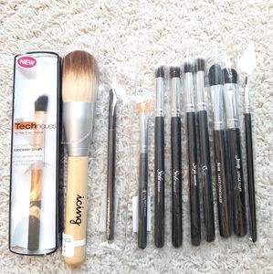 Bundle of Makeup Brushes
